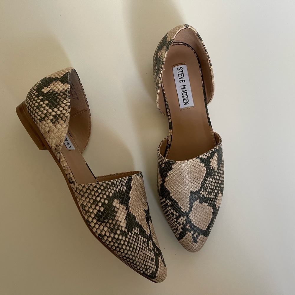 STEVE MADDEN Faux Snake Skin Flats